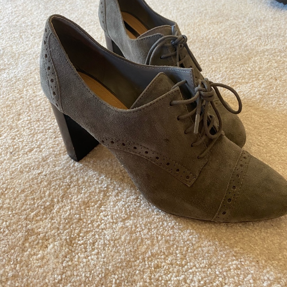 Army green Tahari heels